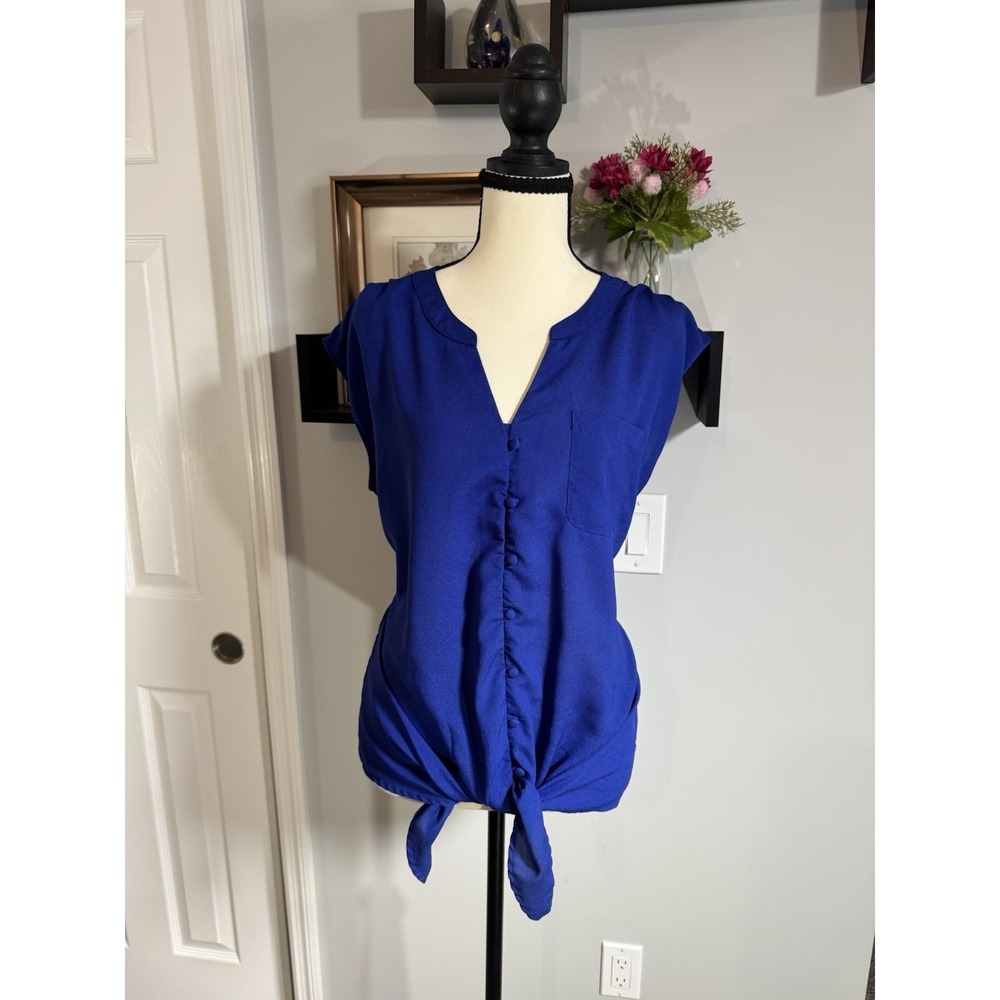 New York and Company Women's sleeveless blue button-up shirt with a tie Size L